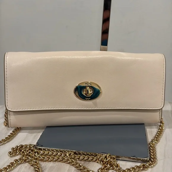Coach Bag Cream Leather Wallet Gold Chain Crossbody - Picture 4 of 17